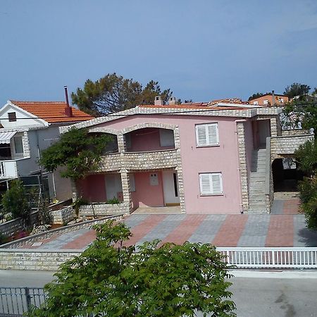 Apartmani Mira Vir Εξωτερικό φωτογραφία