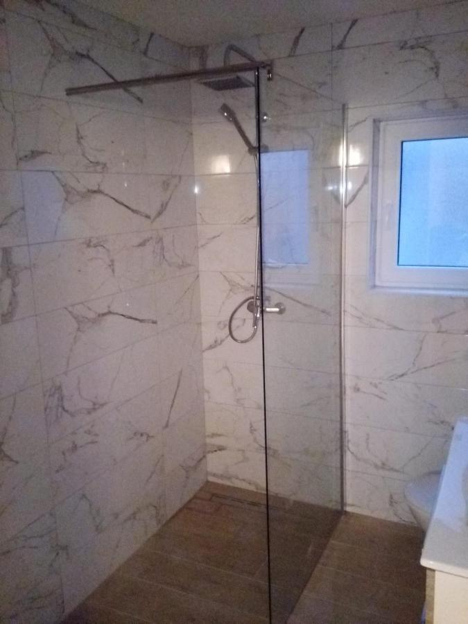 Apartmani Mira Vir Εξωτερικό φωτογραφία