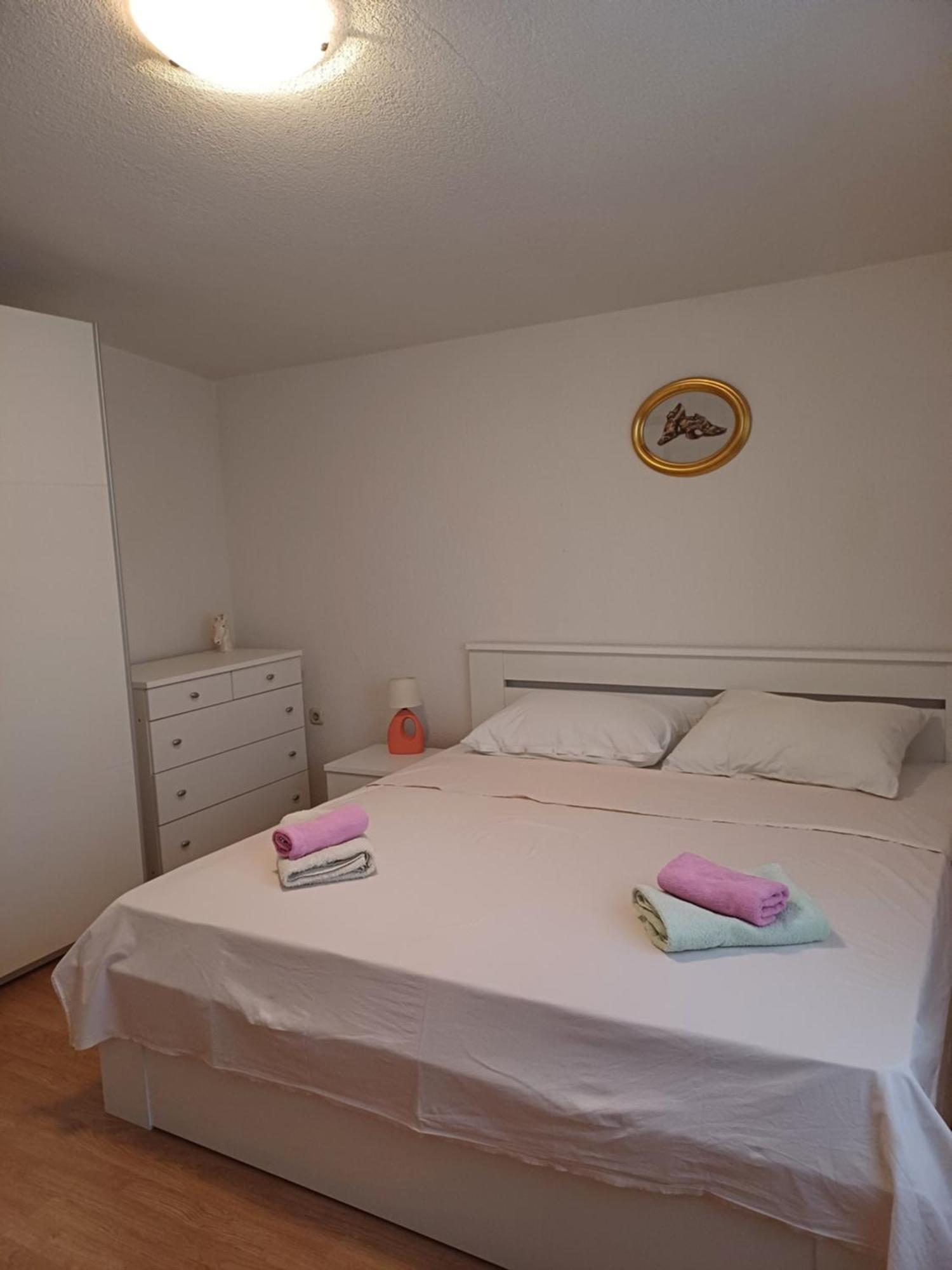 Apartmani Mira Vir Εξωτερικό φωτογραφία