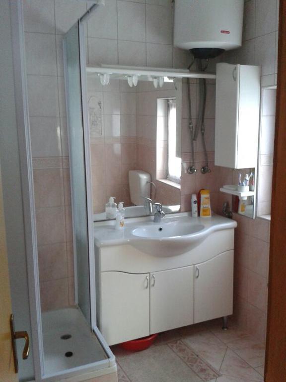 Apartmani Mira Vir Εξωτερικό φωτογραφία