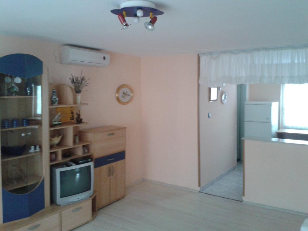 Apartmani Mira Vir Εξωτερικό φωτογραφία